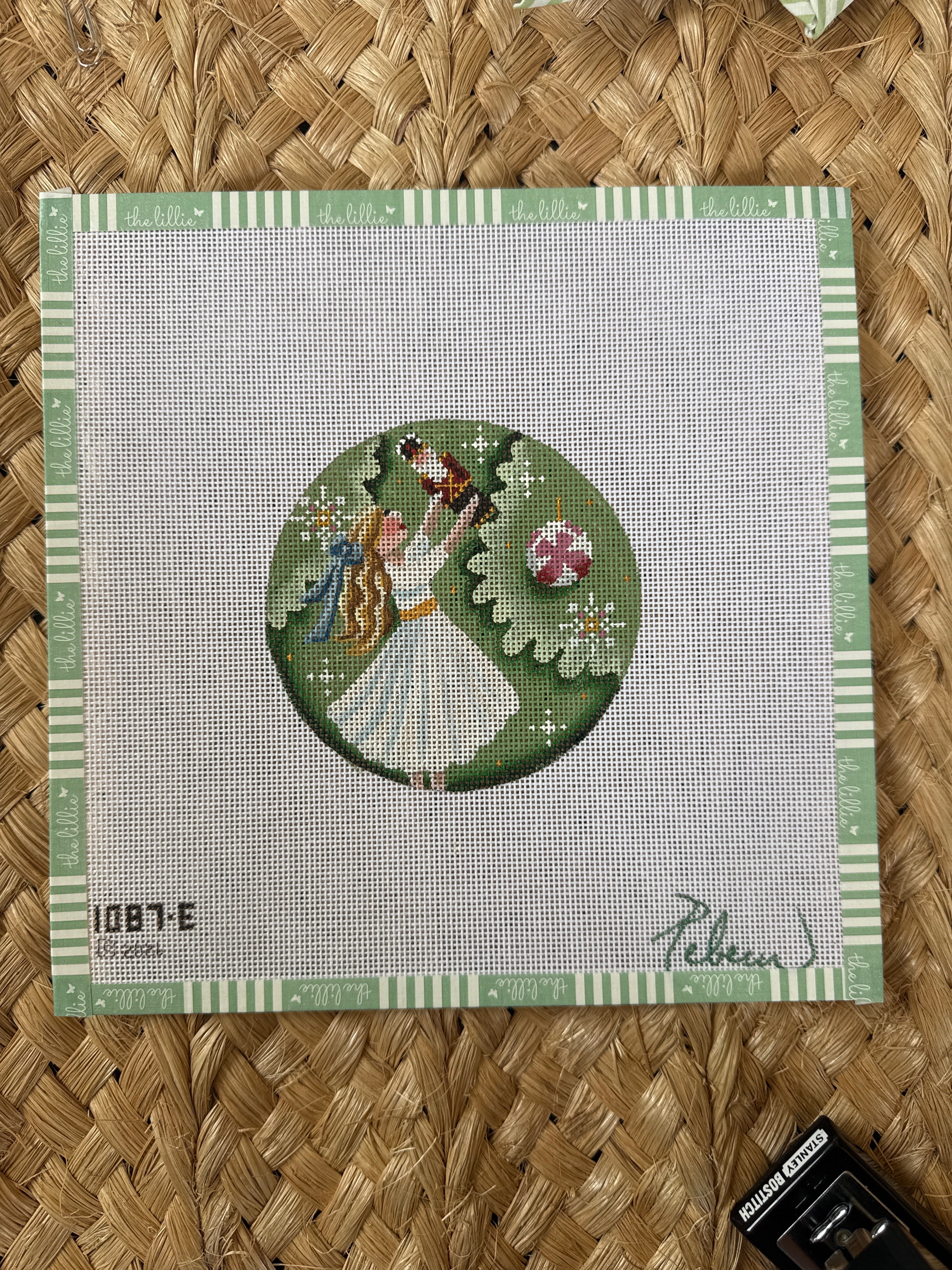 1087-E Clara | Needlepoint Canvas