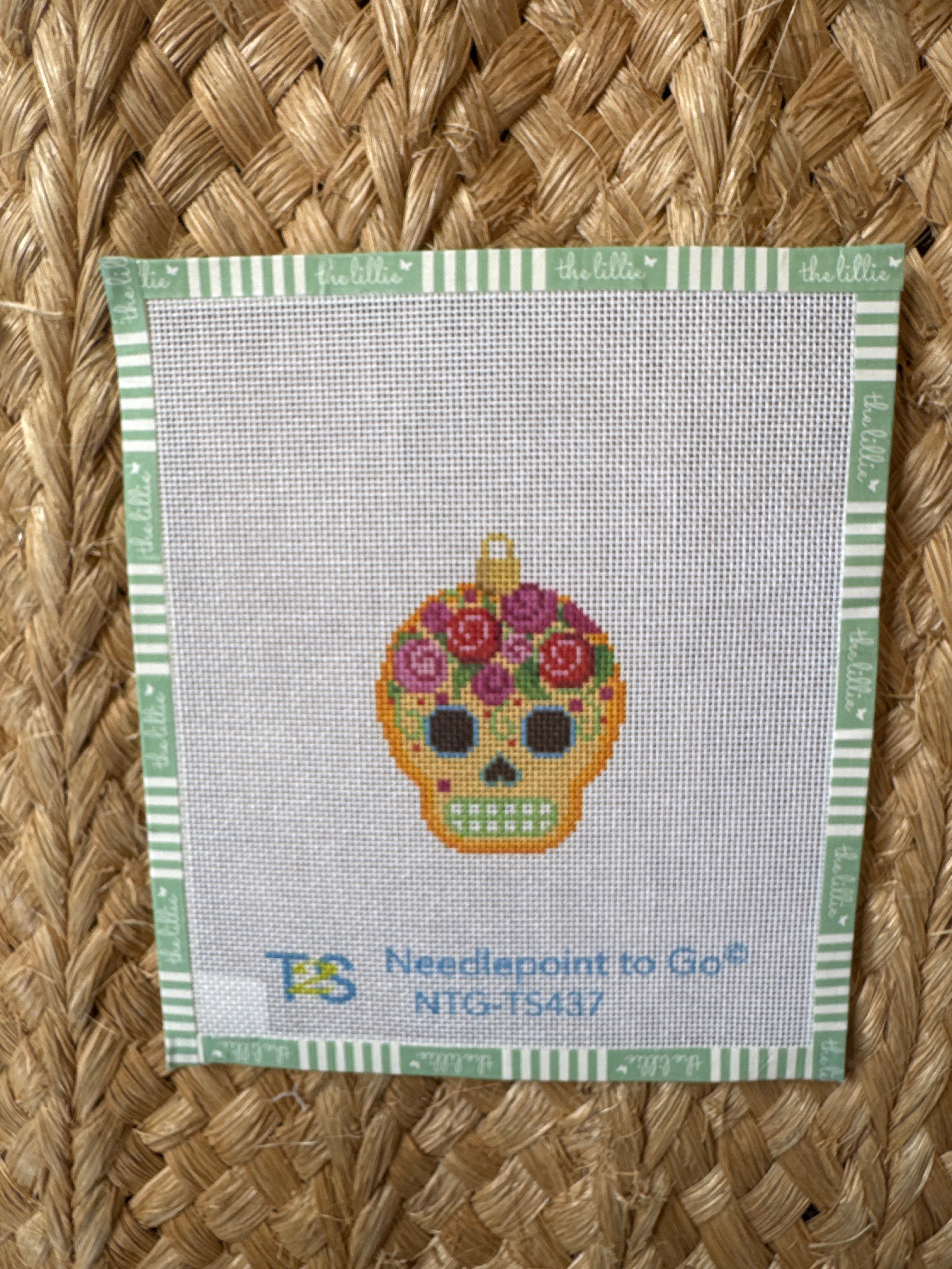 Sugar Skull Ornament/Gold | Needlepoint Canvas
