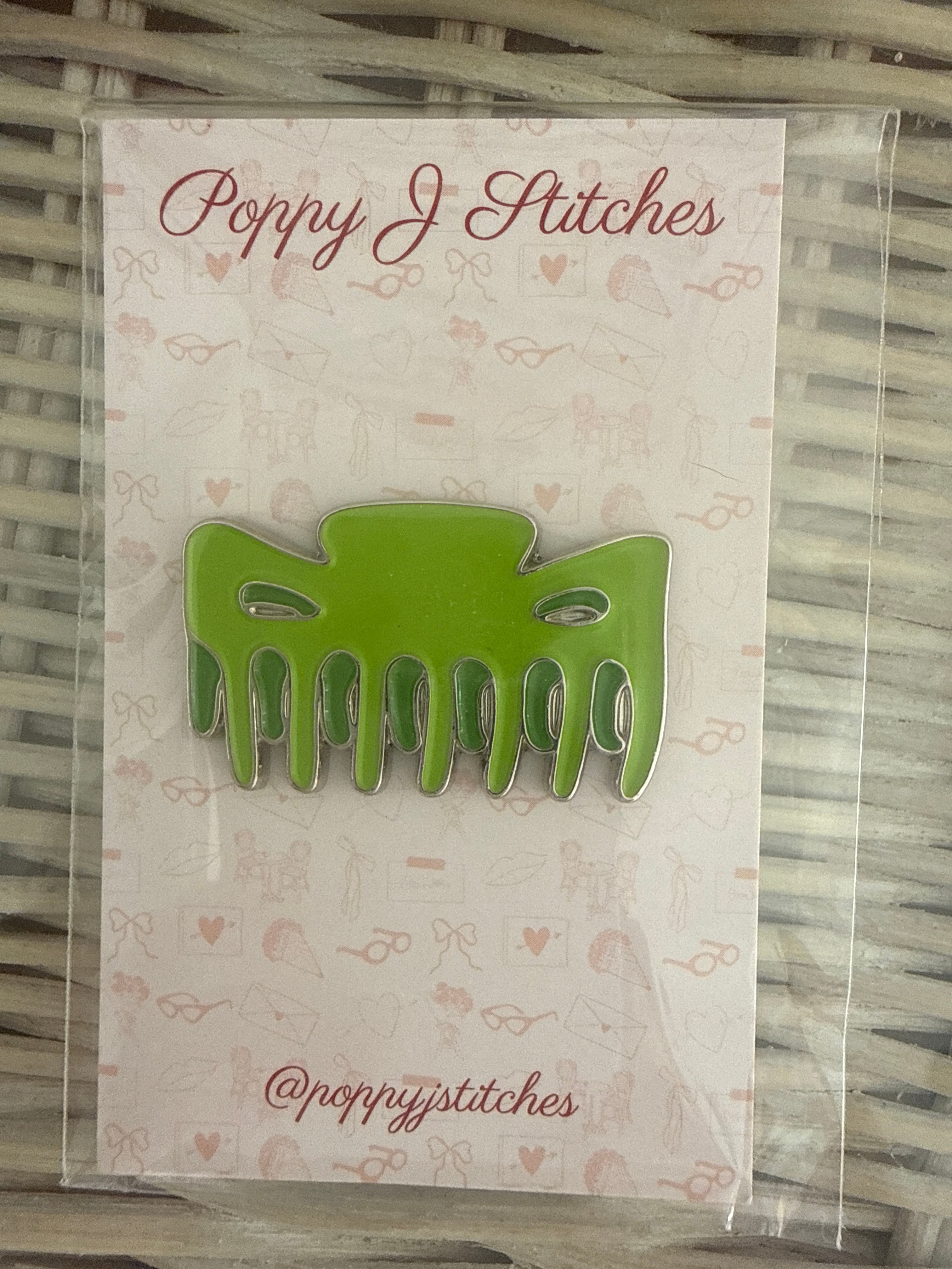 Green Claw Clip Needle Minder