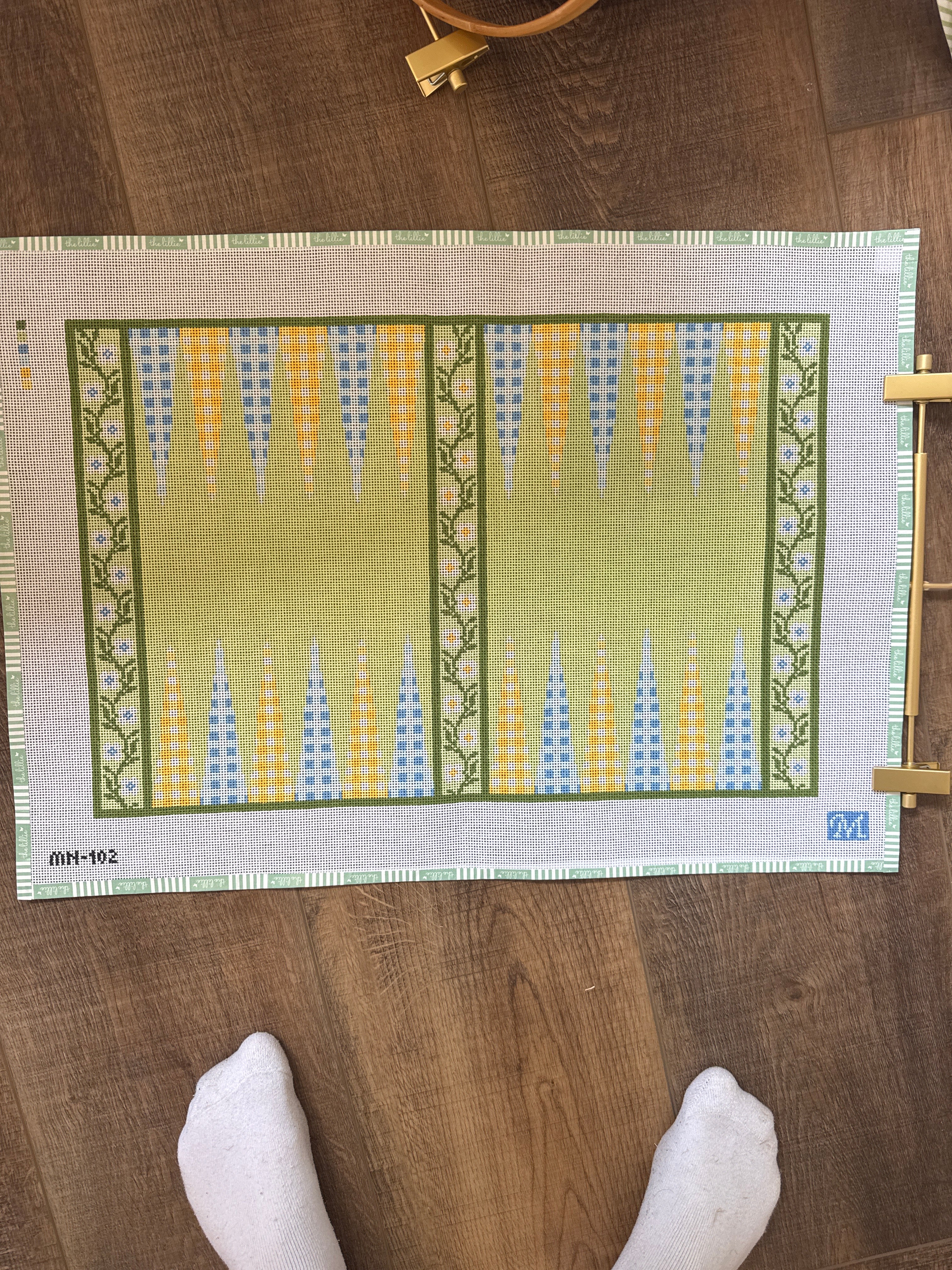 Daisy Backgammon Board | Needlepoint Canvas